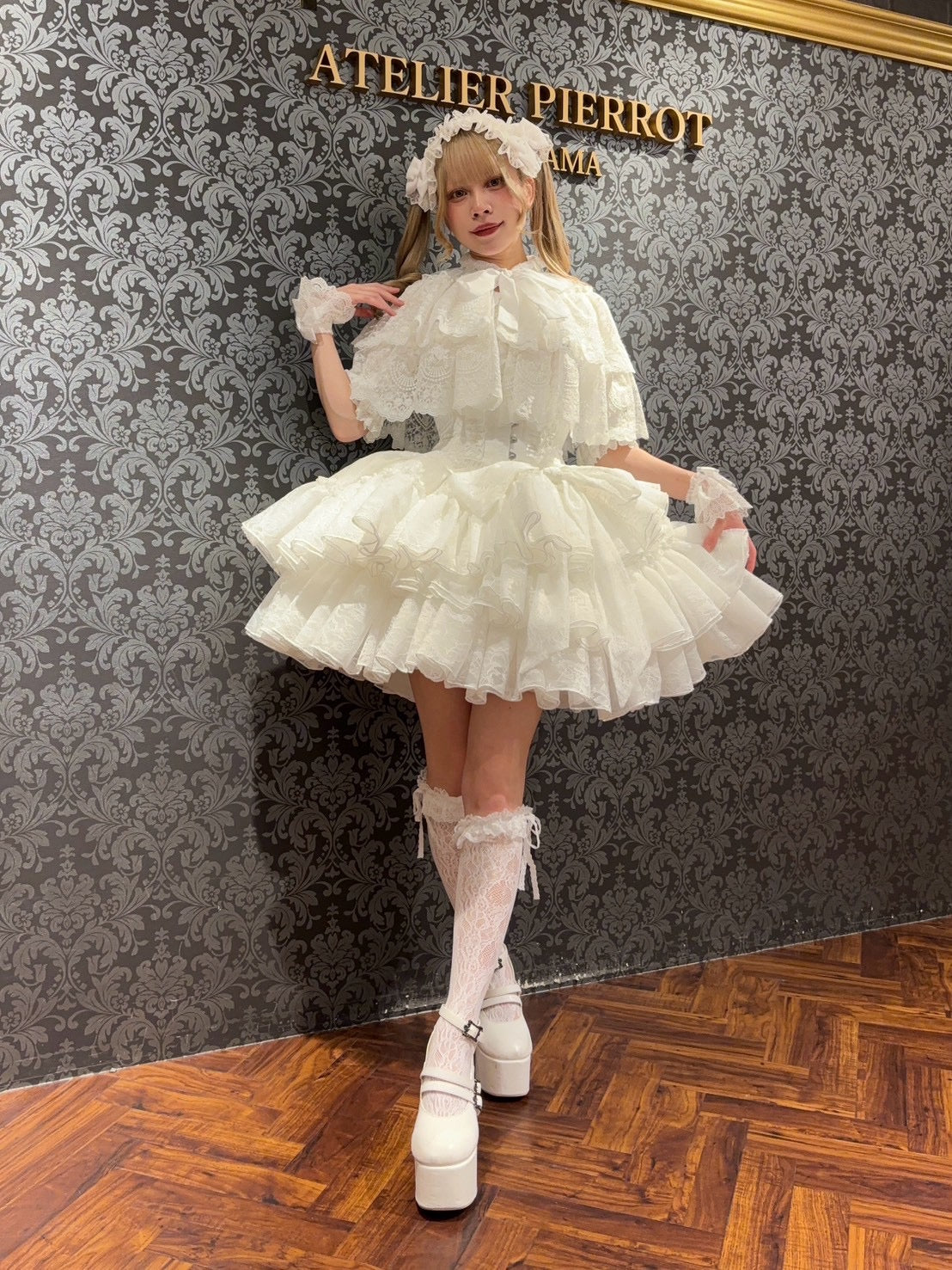 【ATELIER PIERROT】 ★ご予約受付中★Chantilly Lace Capelet ホワイト/ブラック