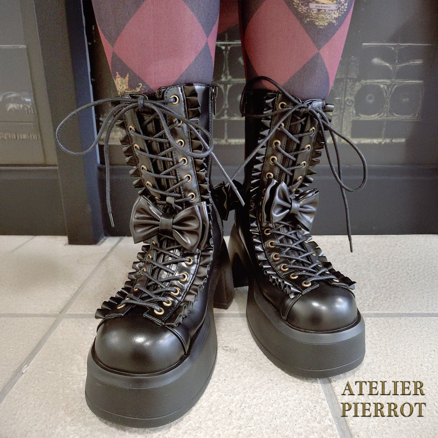 【ATELIER PIERROT】 Chunky Frilled Ribbon Boots ホワイト/ブラック S /M /L/XL★紅白限定セール10%OFF!!1/20(火)まで★