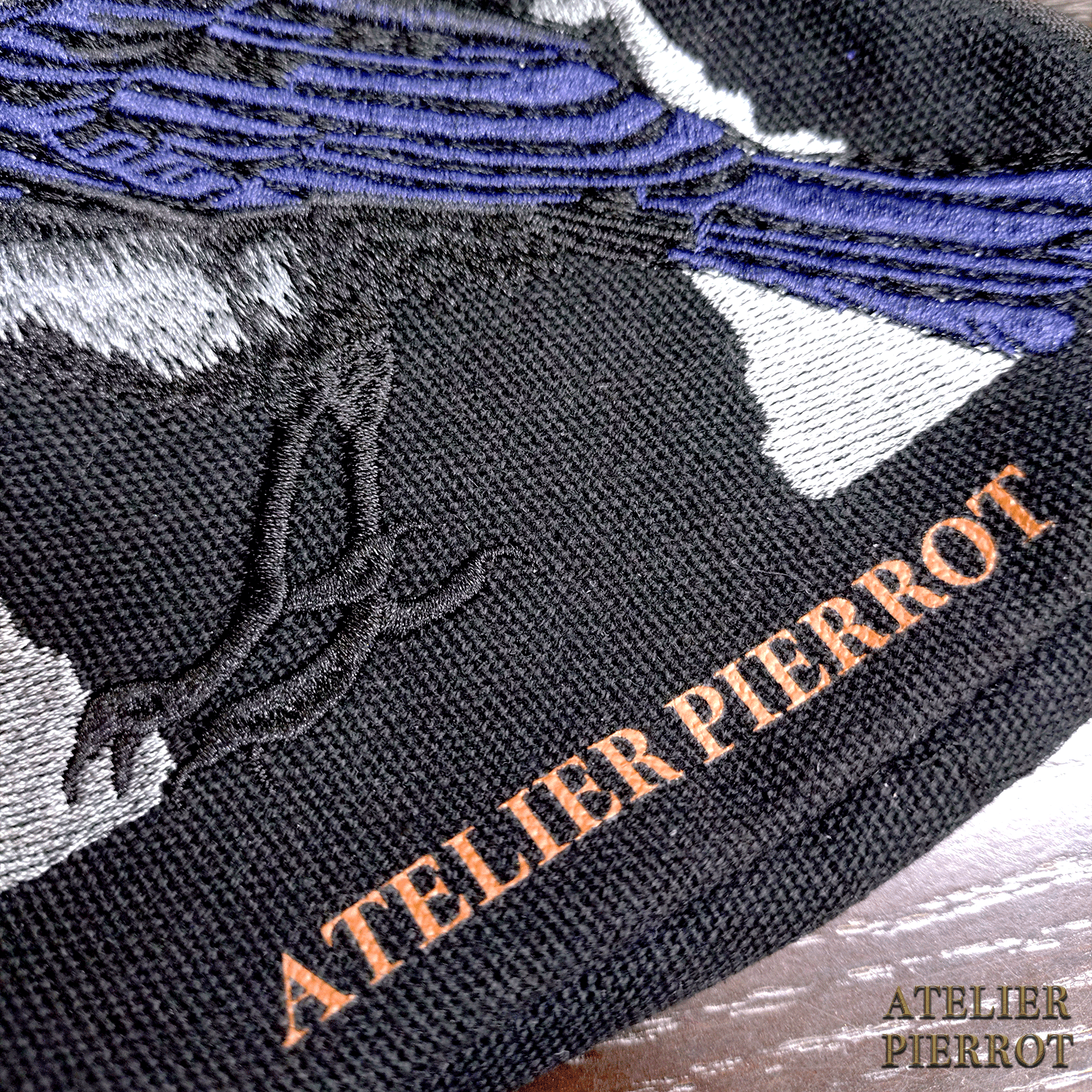 【ATELIER PIERROT"야행성 무덤"코빈 파우치 퍼플/블랙