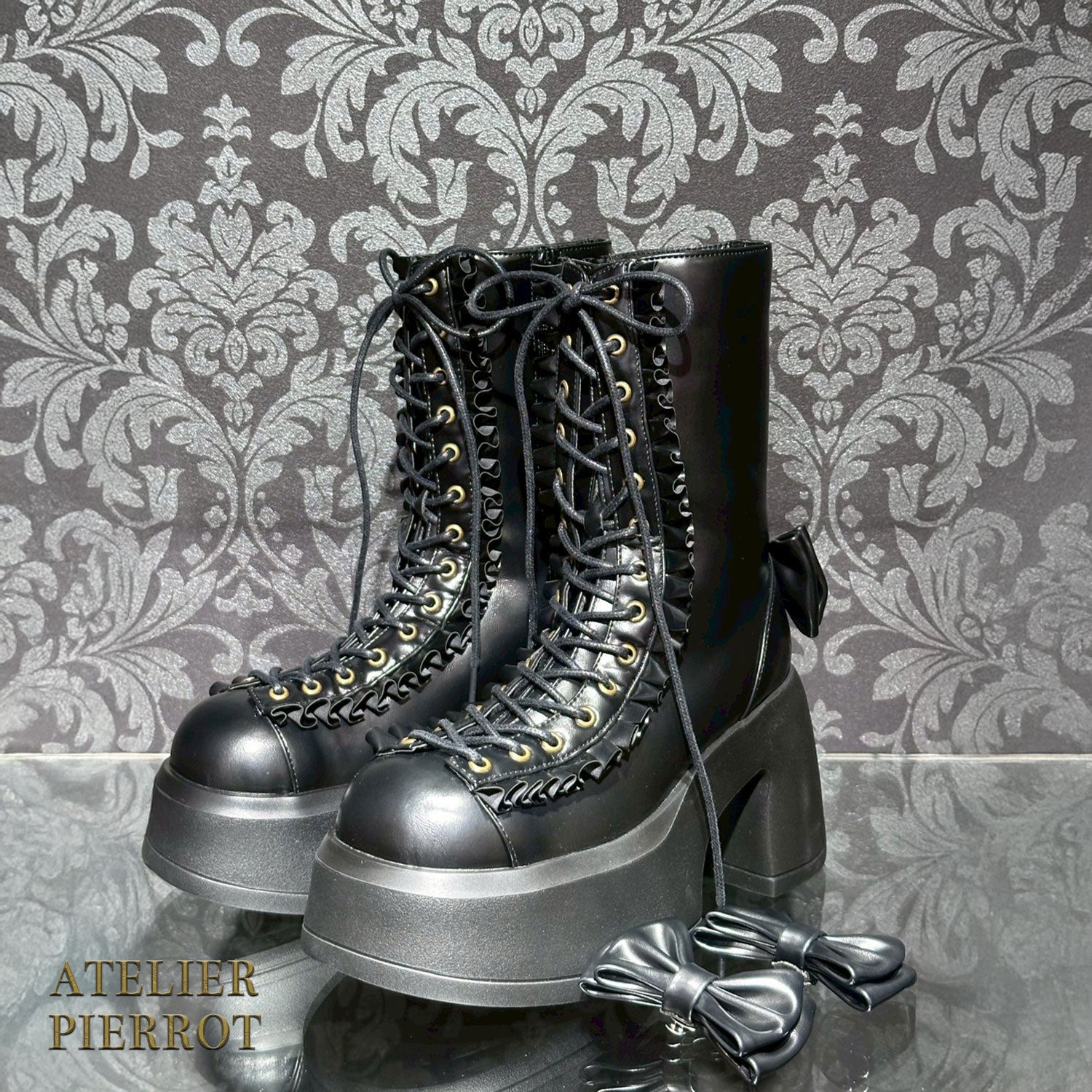 【ATELIER PIERROT】 Chunky Frilled Ribbon Boots ホワイト/ブラック S /M /L/XL★紅白限定セール10%OFF!!1/20(火)まで★