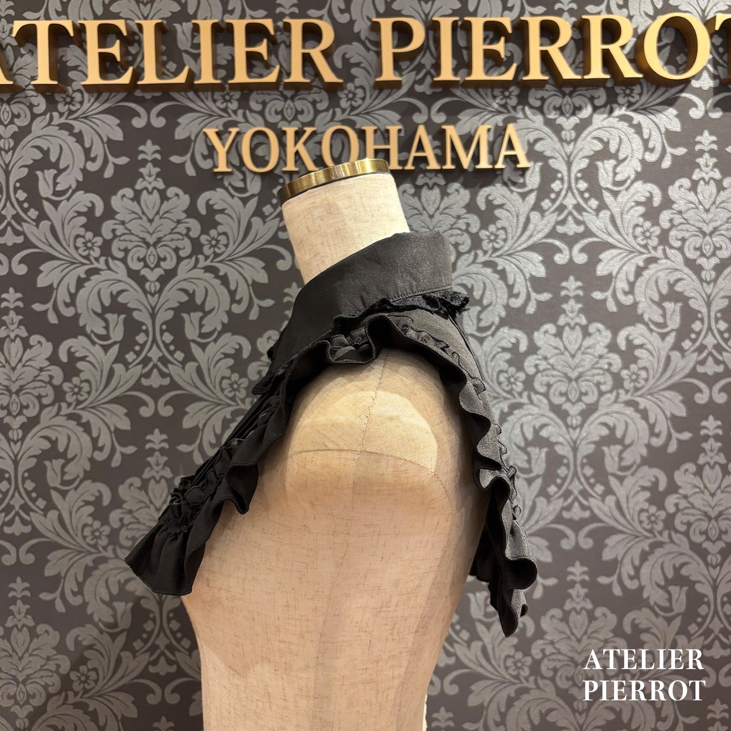 【ATELIER PIERROT】 츠케 칼라 / 마루 칼라White/Black