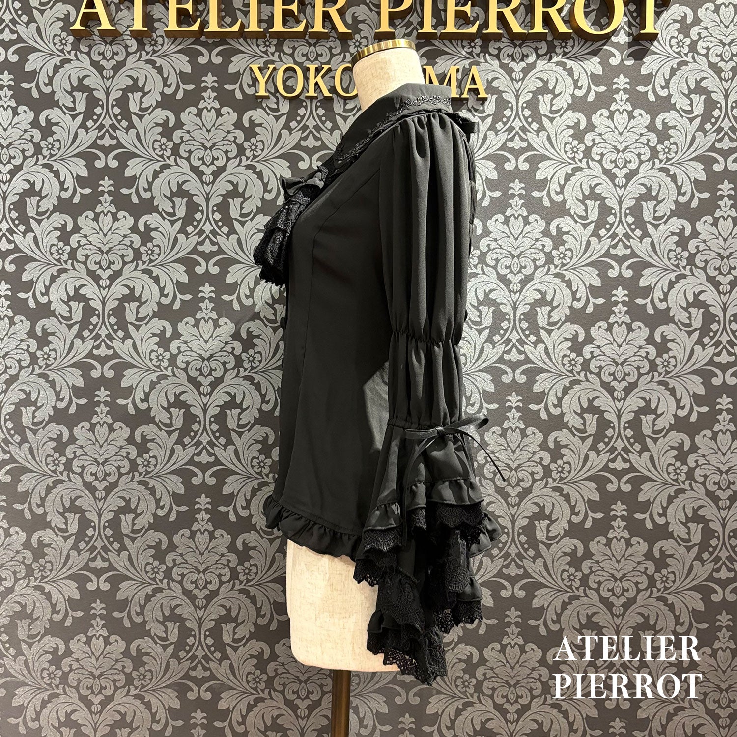 【ATELIER PIERROT】 Louise Jabot Half Sleeve Blouse White/Black