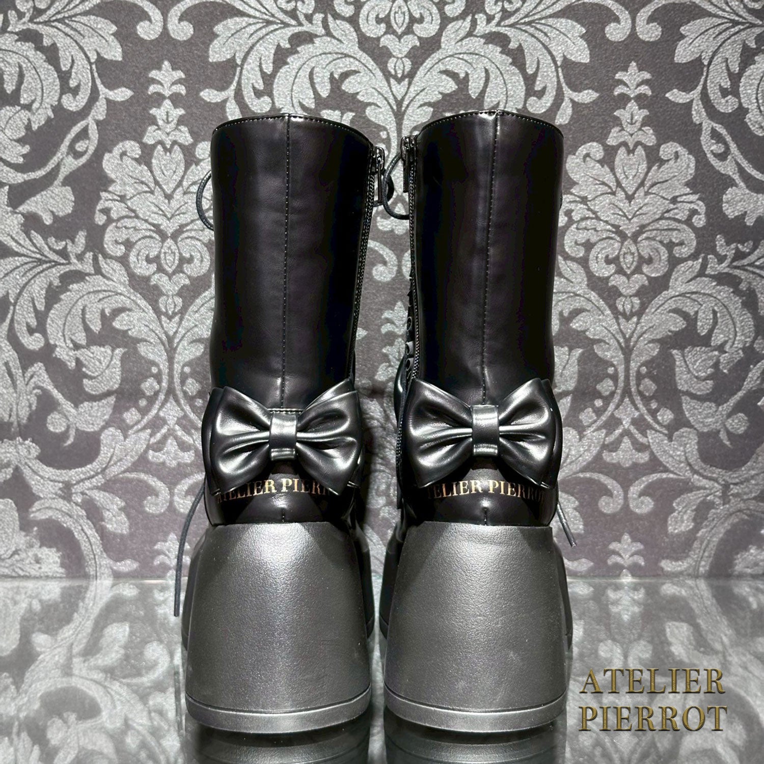 【ATELIER PIERROT】 Chunky Frilled Ribbon Boots ホワイト/ブラック S /M /L/XL★紅白限定セール10%OFF!!1/20(火)まで★