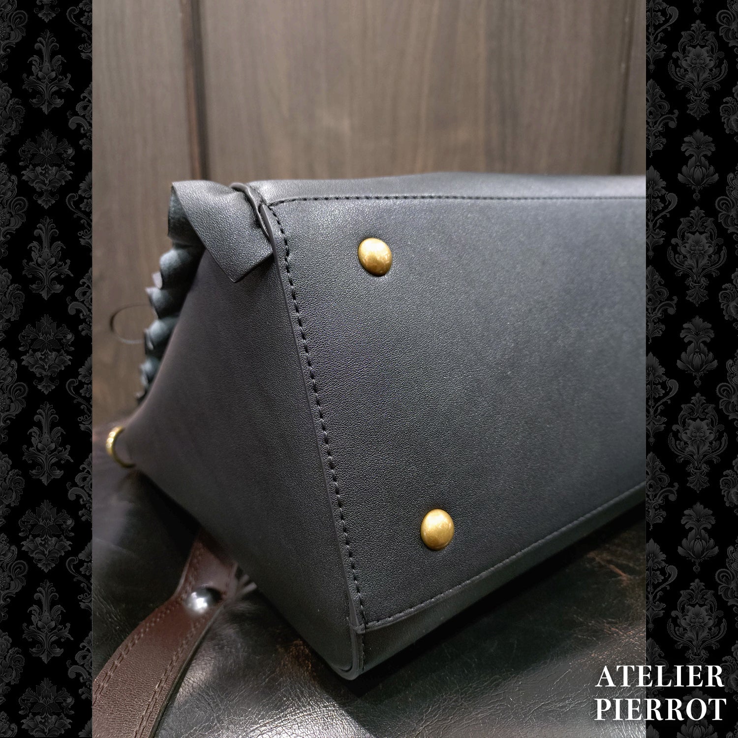 【ATELIER PIERROT】 ★ご予約受付中★ “Secret Reliquary” Lace-Up Bag ホワイト/ブラック×ボルドー/ブラック