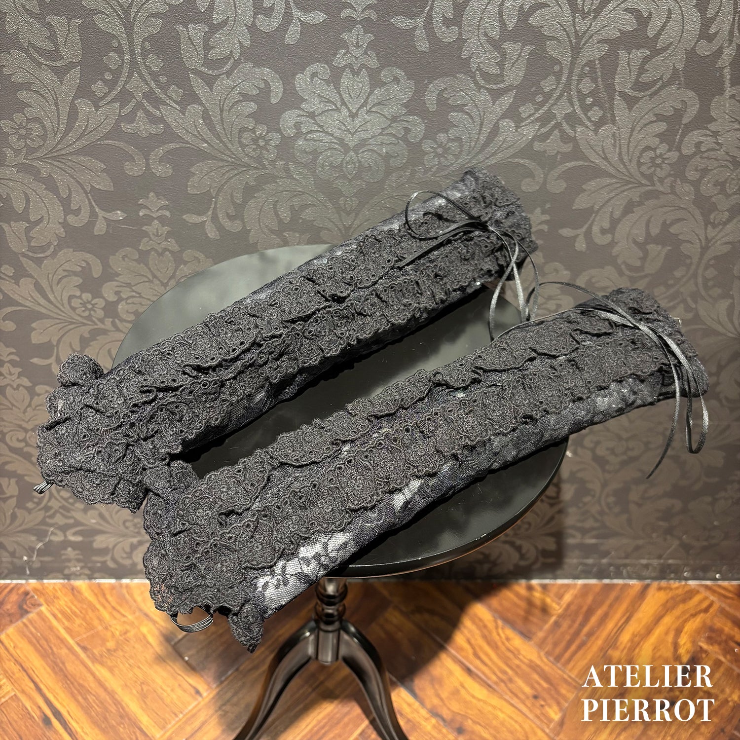 【ATELIER PIERROT】 ★Jetzt Reservierungen entgegennehmen★ Heilige SchnürhandschuheWhite/Black