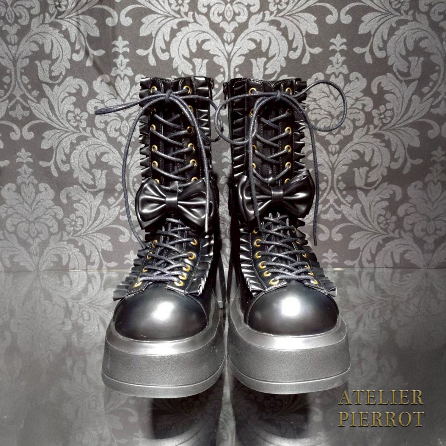 【ATELIER PIERROT】 Chunky Frilled Ribbon Boots ホワイト/ブラック S /M /L/XL★紅白限定セール10%OFF!!1/20(火)まで★