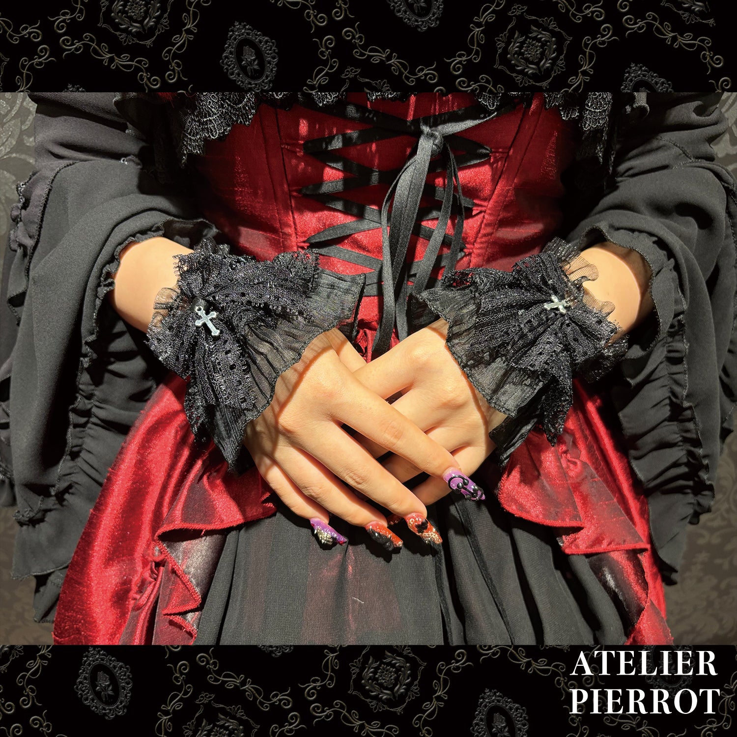 【ATELIER PIERROT】  Holy Veil Cuffs ホワイト/ブラック ★10月下旬〜11月上旬発売★