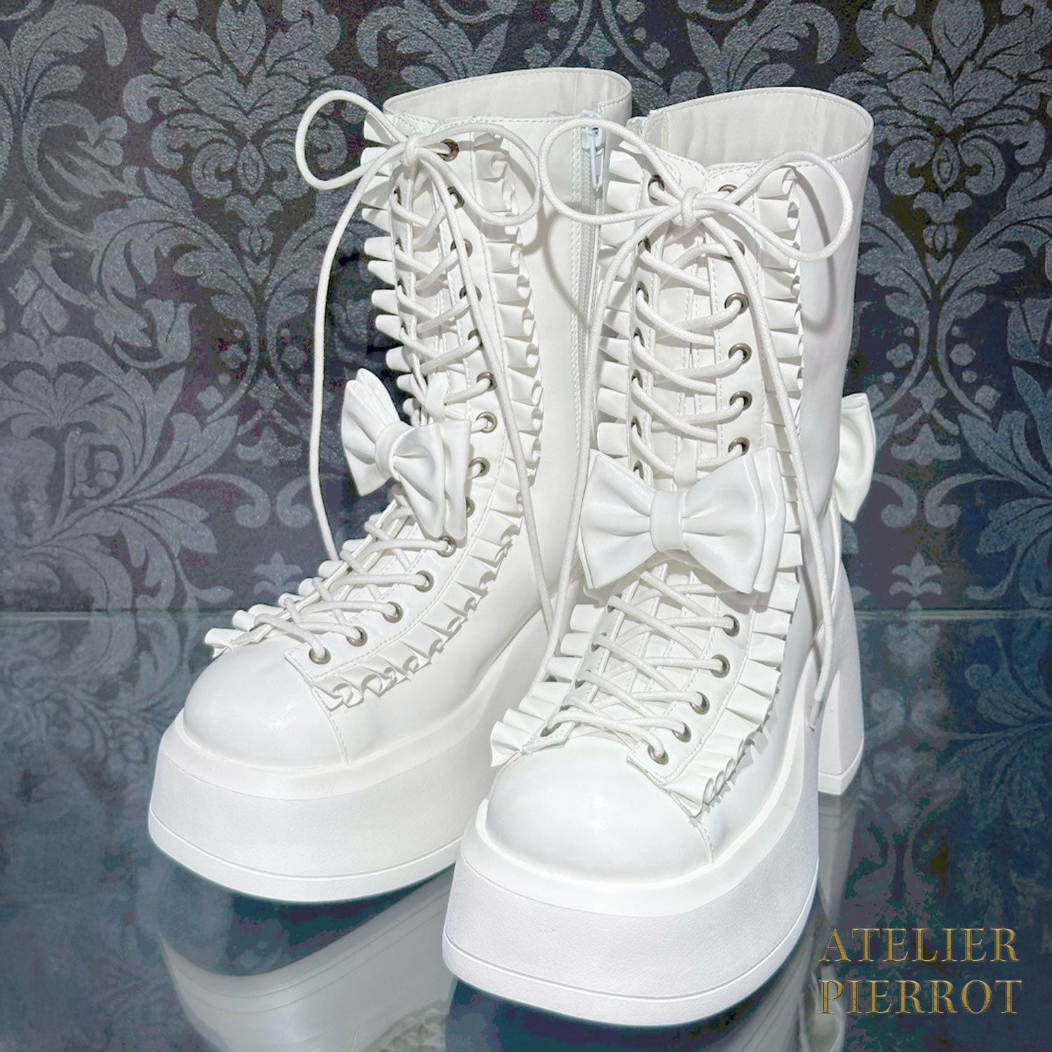 【ATELIER PIERROT】 Chunky Frilled Ribbon Boots ホワイト/ブラック S /M /L/XL★紅白限定セール10%OFF!!1/20(火)まで★
