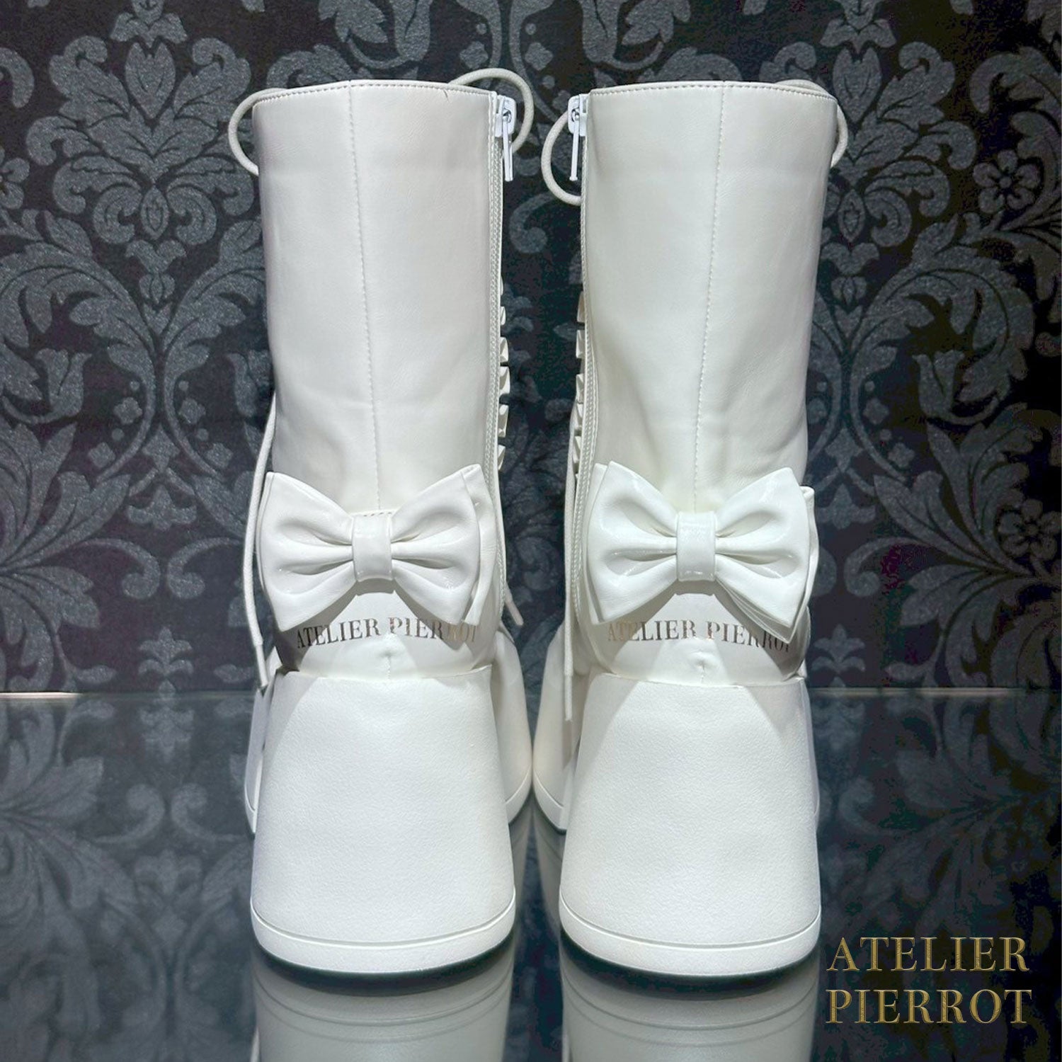 【ATELIER PIERROT】 Chunky Frilled Ribbon Boots ホワイト/ブラック S /M /L/XL★紅白限定セール10%OFF!!1/20(火)まで★