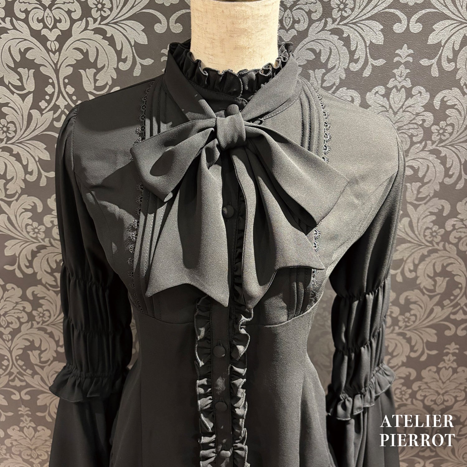 【ATELIER PIERROT】Stand Collar Princess Sleeve Blouse White/Black