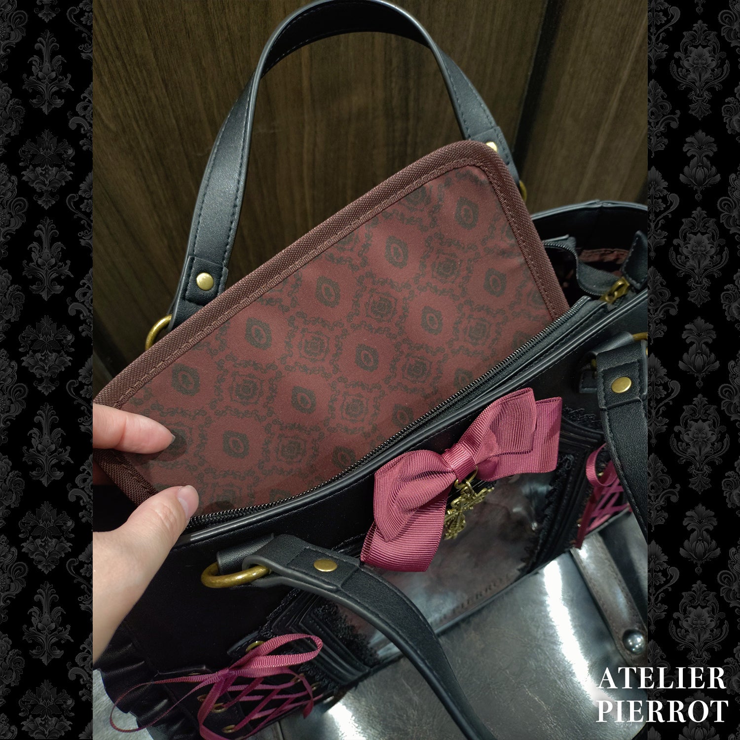 【ATELIER PIERROT】 ★ご予約受付中★ “Secret Reliquary” Lace-Up Bag ホワイト/ブラック×ボルドー/ブラック
