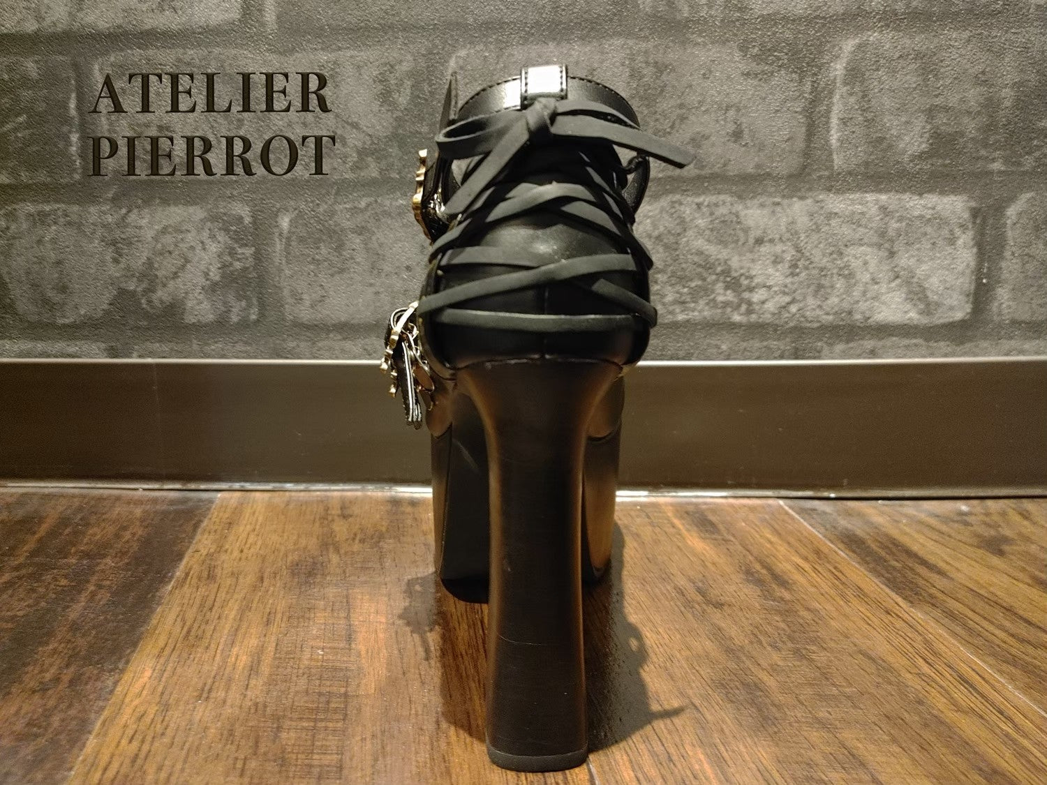 【ATELIER PIERROT】古董黃金框架泵 Black s〜ll★從8月下旬至9月初發布★