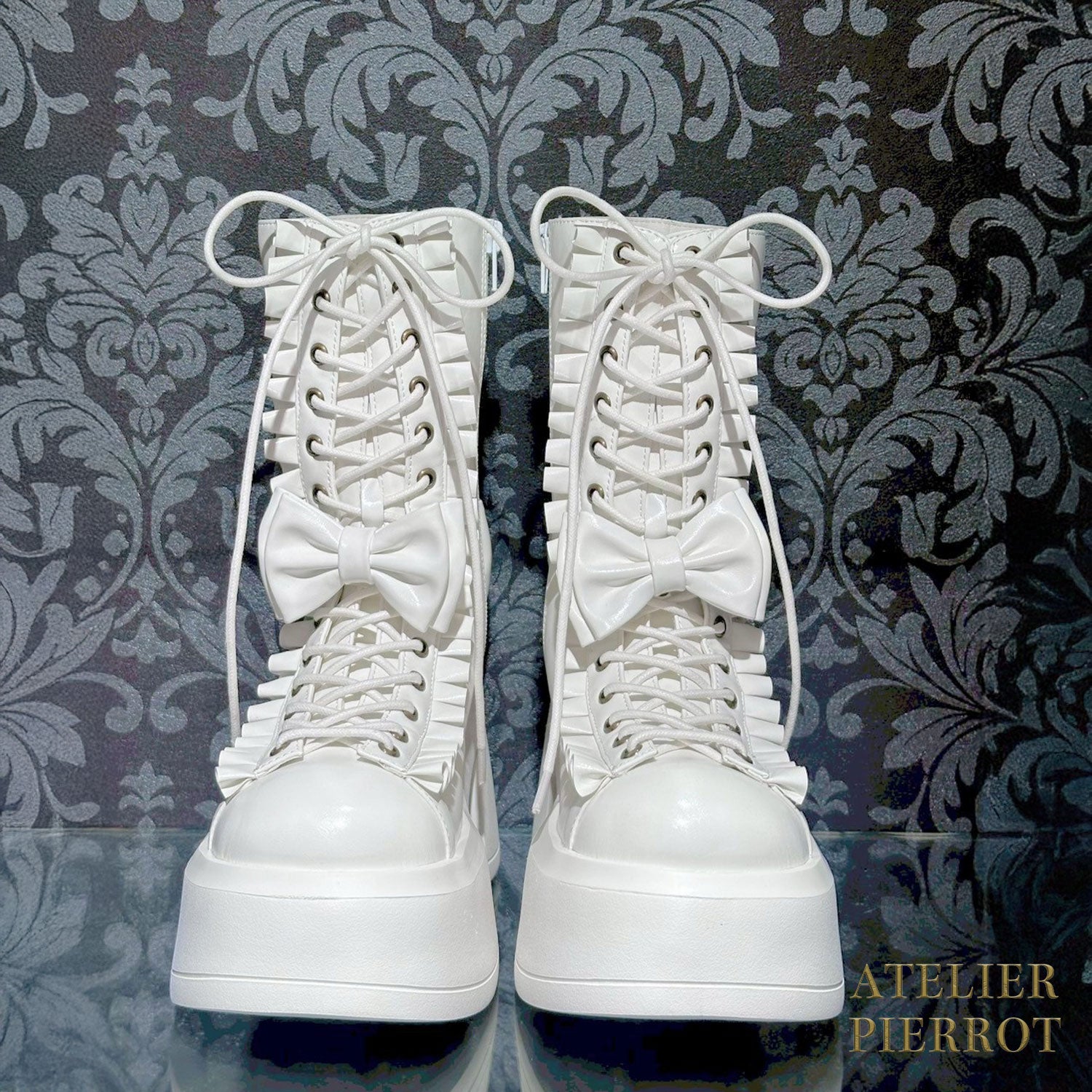 【ATELIER PIERROT】 Chunky Frilled Ribbon Boots ホワイト/ブラック S /M /L/XL★紅白限定セール10%OFF!!1/20(火)まで★