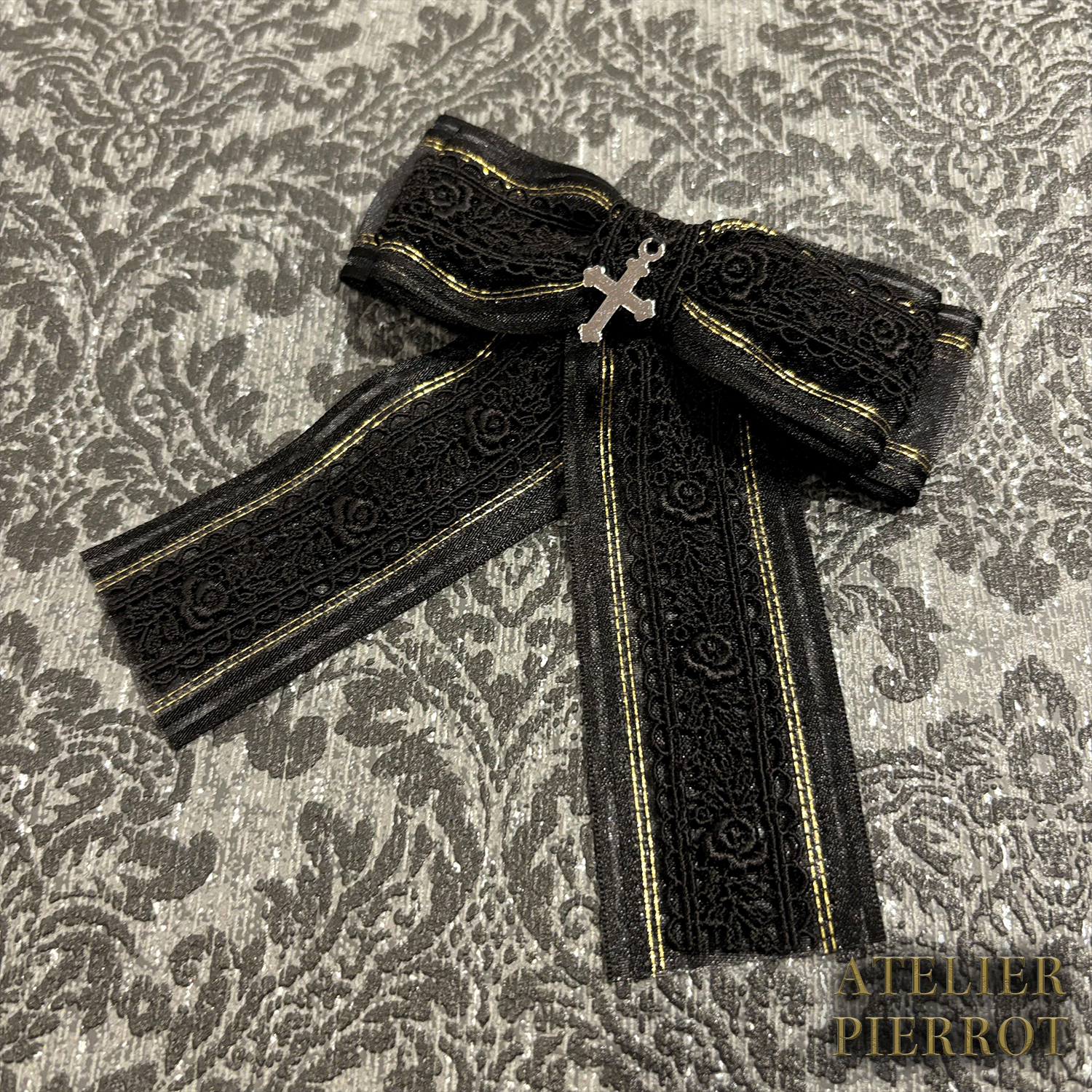 【ATELIER PIERROT】 Ribbon Cross Charm Clips White/ Black