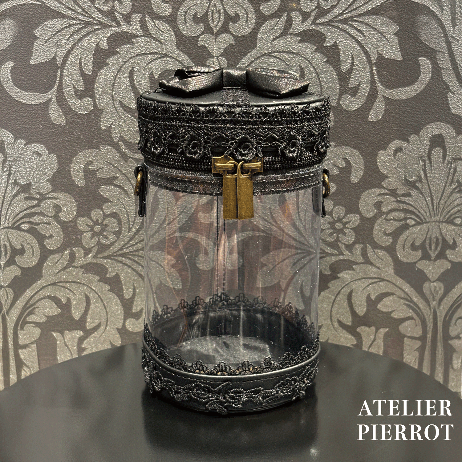 【ATELIER PIERROT】 “Throne” Doll Pouch ホワイト/ボルドー/ブラック