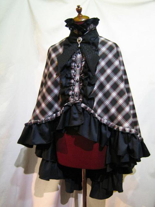 【MARBLE】マーブル ヴァンパイアタイ付き 立ち襟フリルマント 黒赤チェック×黒