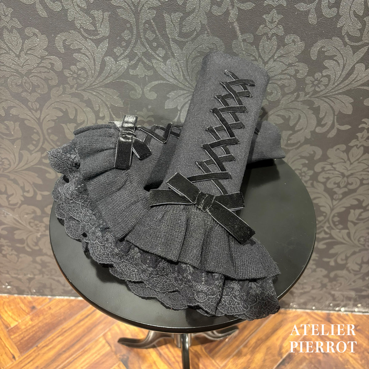 【ATELIER PIERROT】 ★Now accepting reservations★ Datura Waltz Arm CoversWhite/Bordeaux/Black