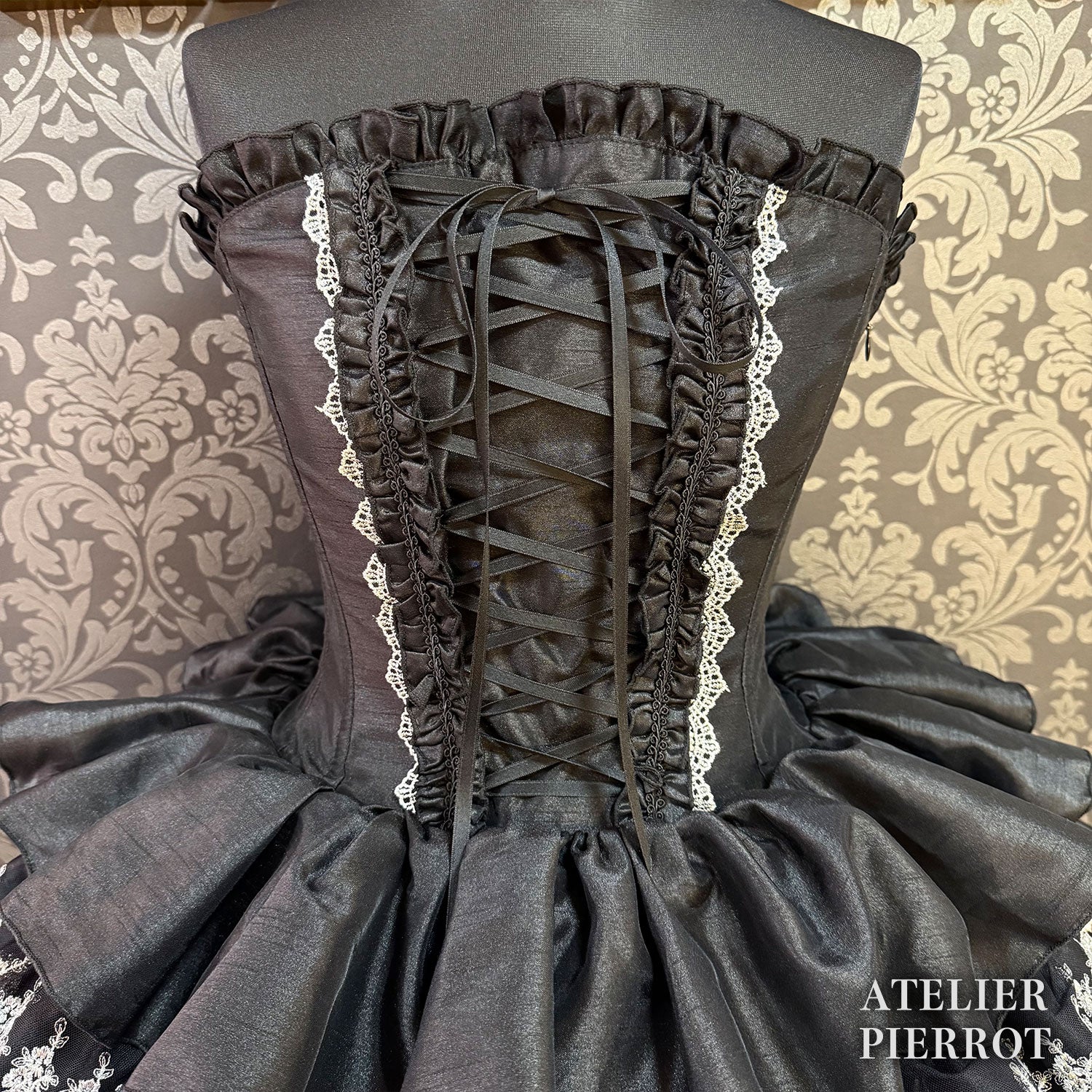 【ATELIER PIERROT】 Mini Corset Dress (シルバーレースver) ホワイト/ブラック