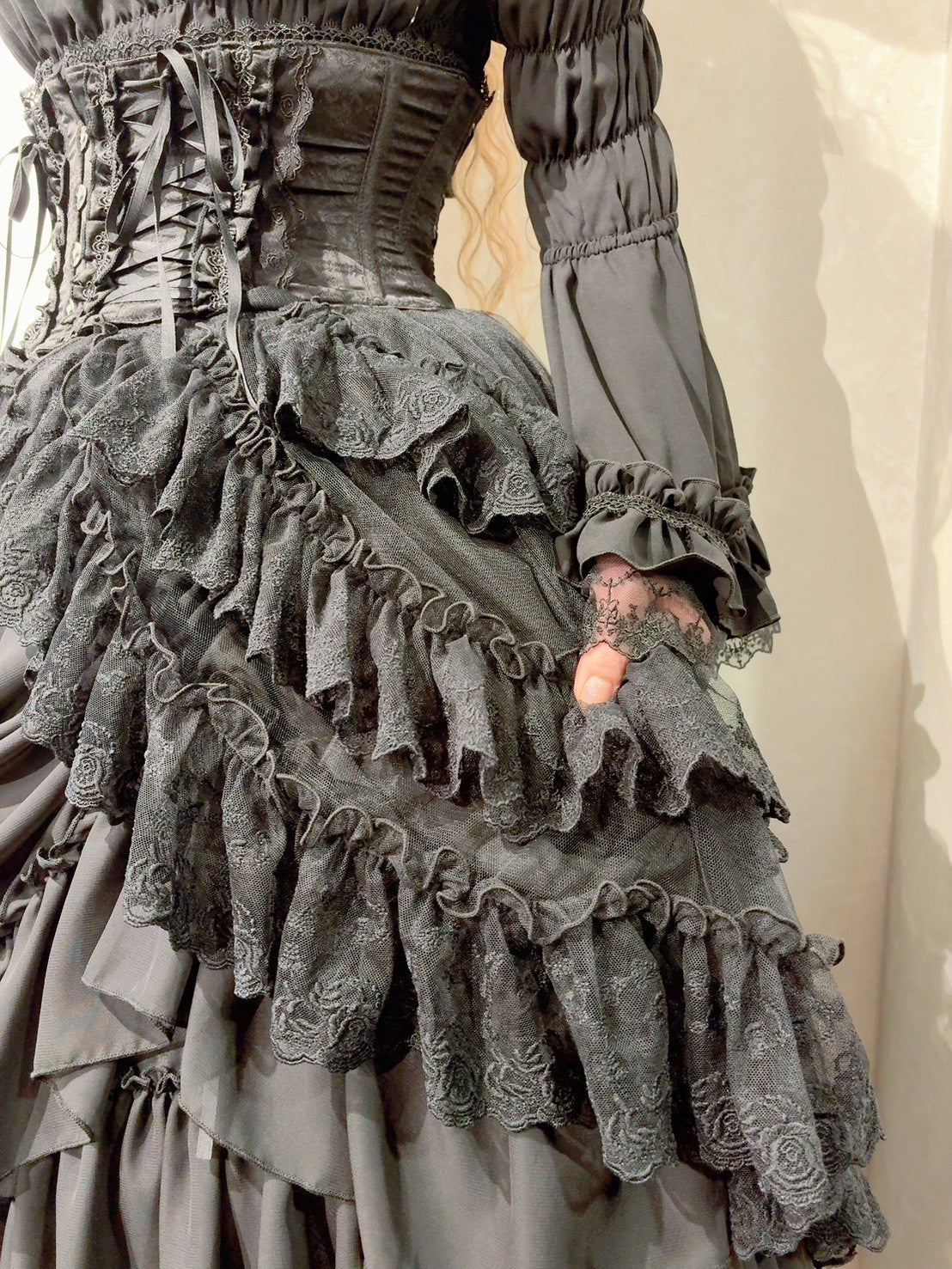【Vallée lys】ヴァレリス ★ご予約受付中★ Mirage Veil Overskirt ホワイト/ブラック