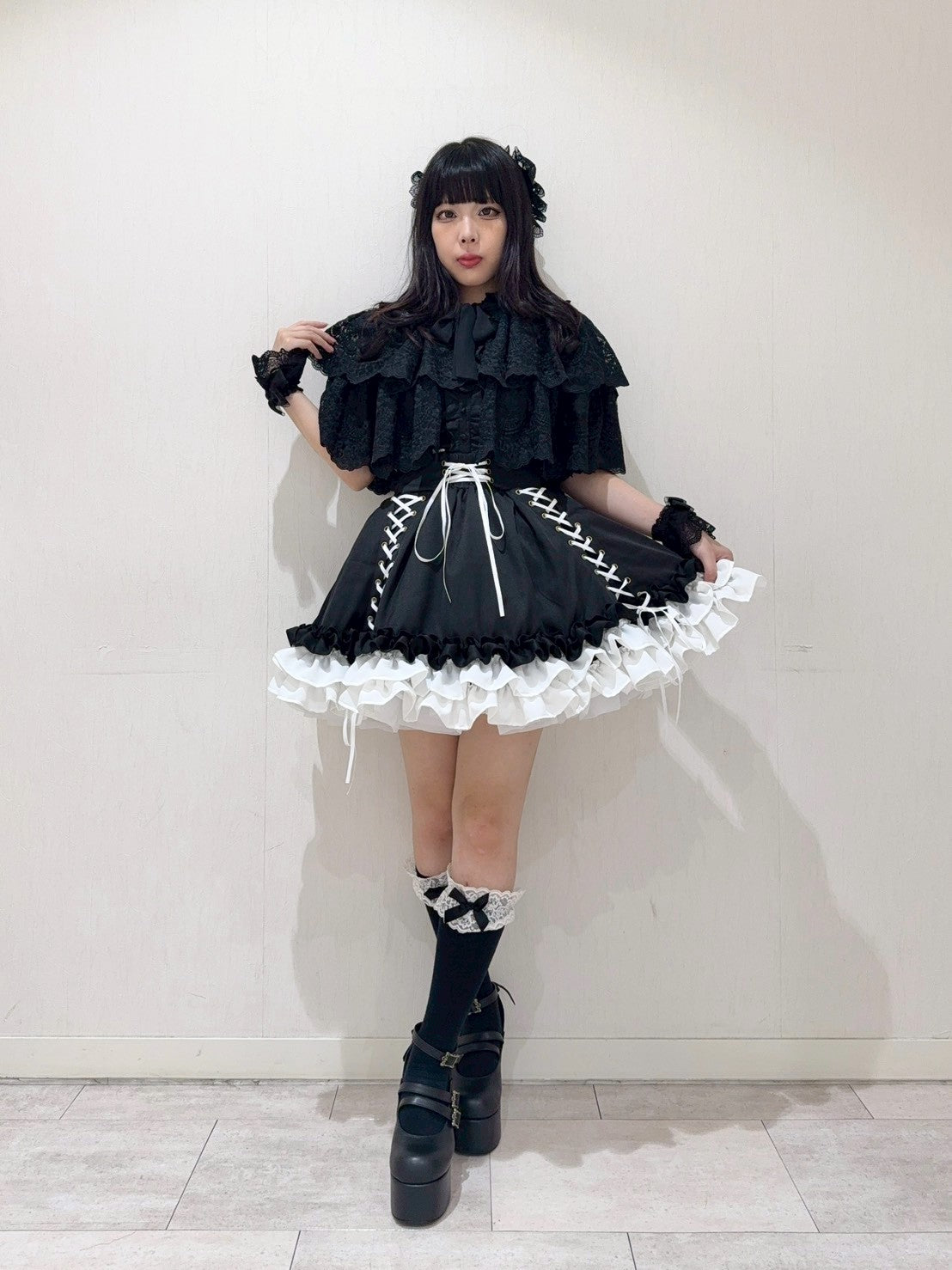 【ATELIER PIERROT】 Chantilly Lace Capelet ホワイト/ブラック