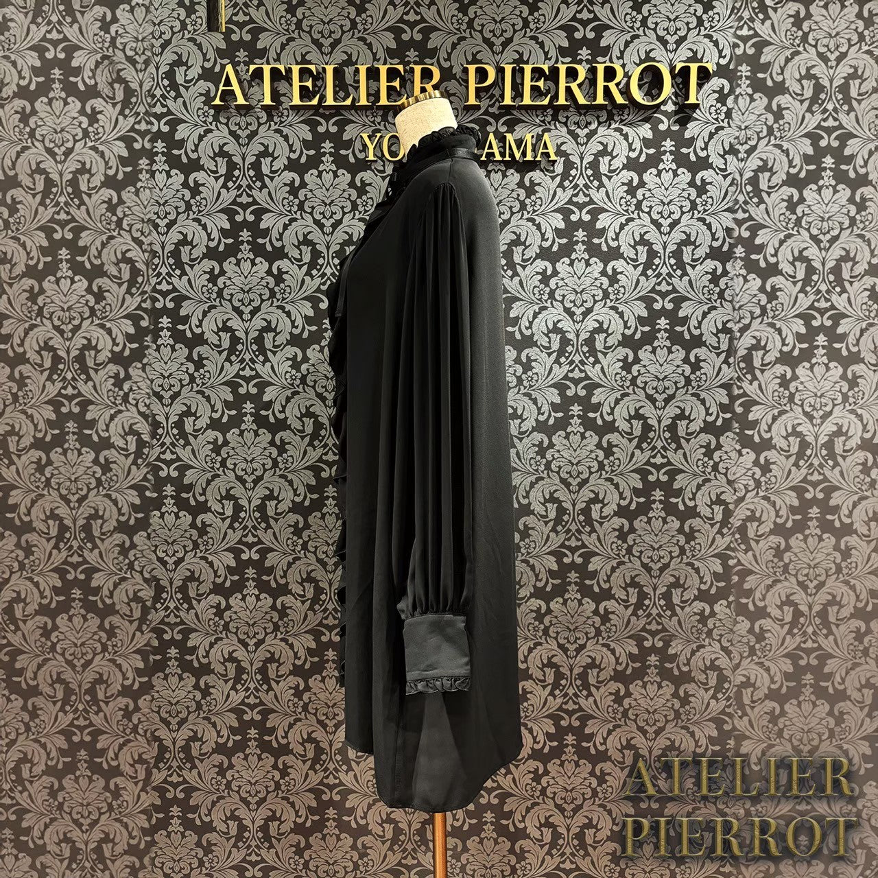 【ATELIER PIERROT】 Modern Flounce Long Blouse Off White/WILD CATS/Black