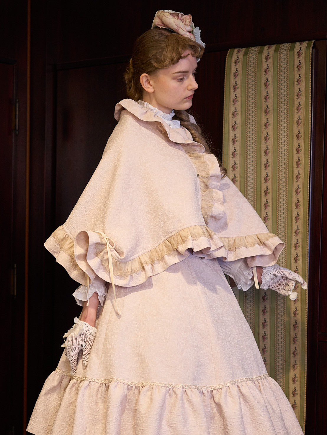 【Victorian maiden】ヴィクトリアンメイデン マトラッセローズガウンケープ カメオローズ/ローズレッド/ダークネイビー