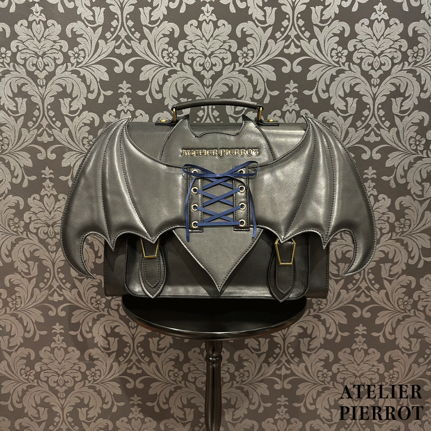 【ATELIER PIERROT】“夜間墳墓” Batwing Satchel Bordeaux/Navy/Black