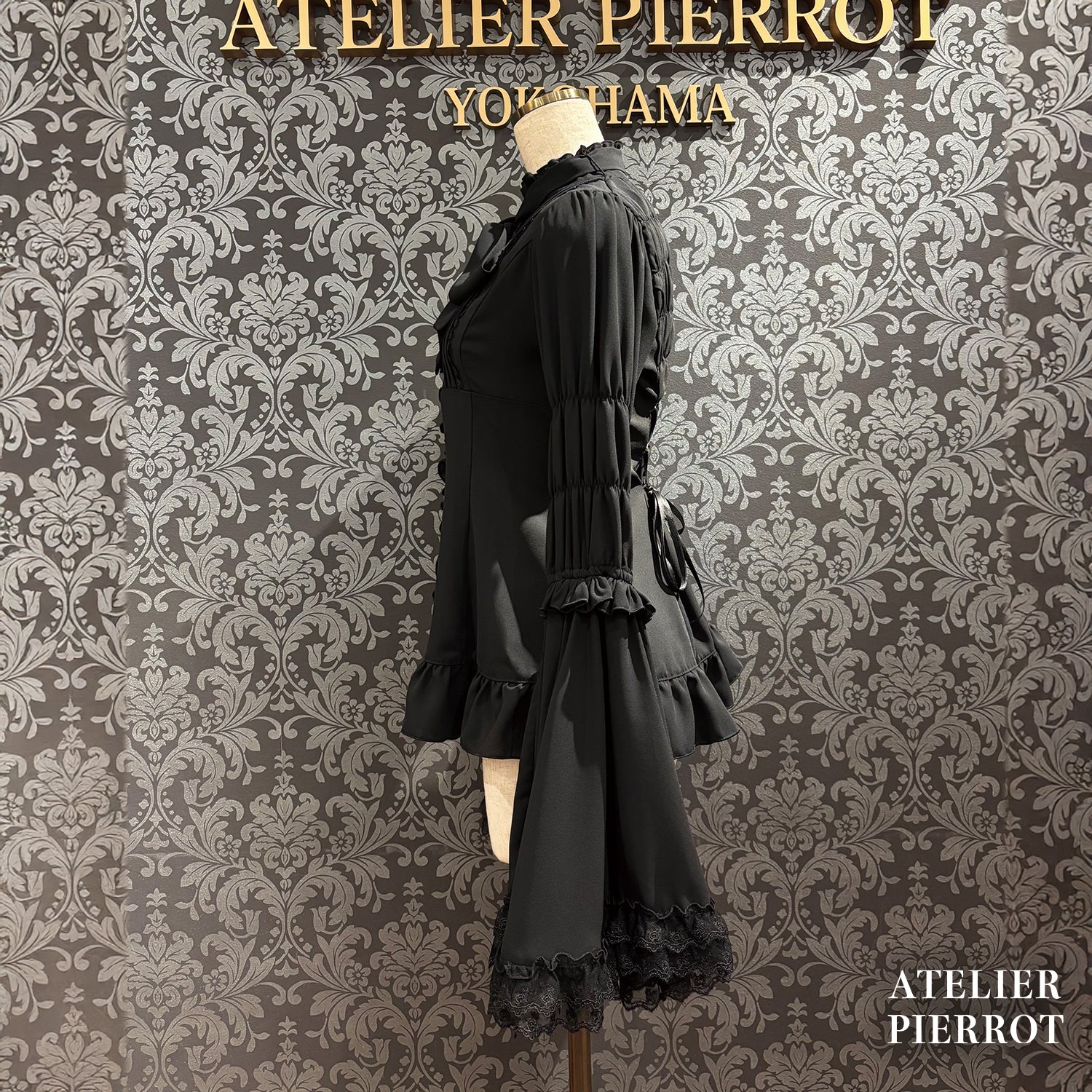 【ATELIER PIERROT】Stand Collar Princess Sleeve Blouse White/Black