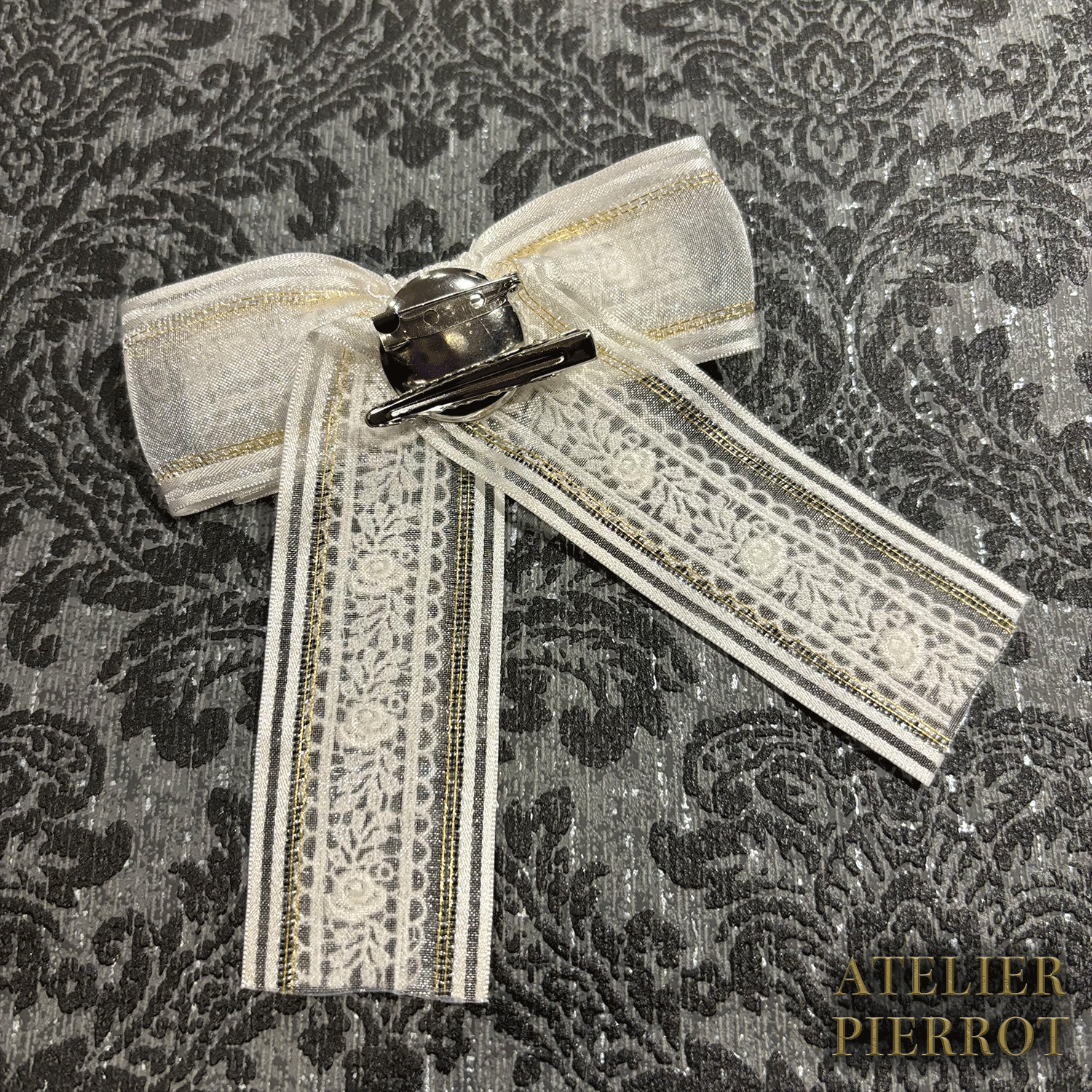 【ATELIER PIERROT】 Ribbon Cross Charm Clips White/ Black