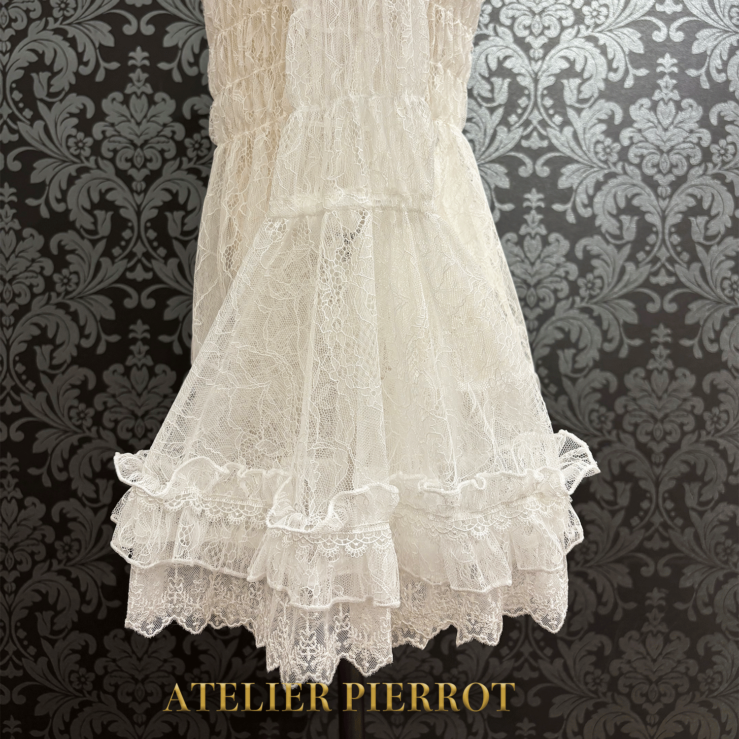 【ATELIER PIERROT】 Shirring princess sleeve blouse-Lace- White/Ivory/Bordeaux/Navy/ Black
