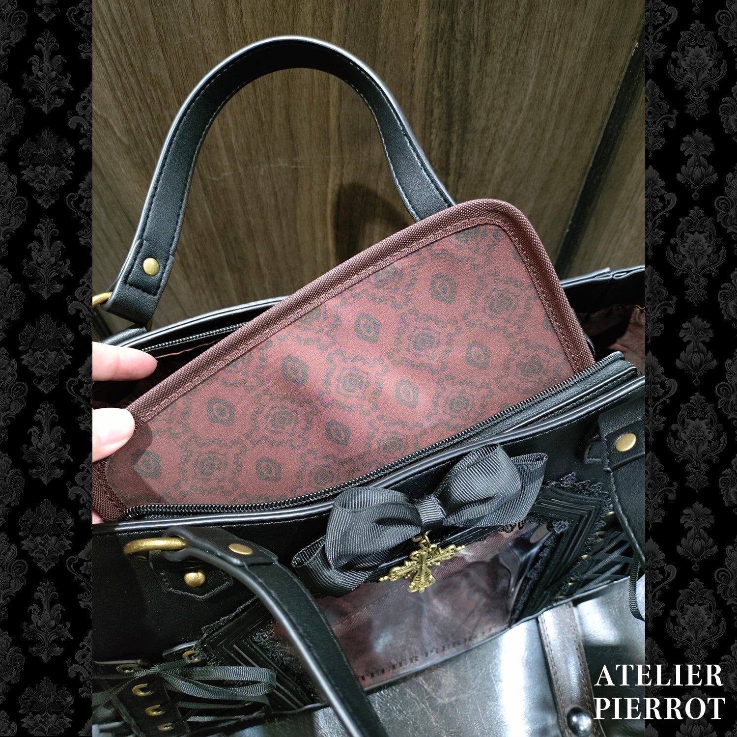 【ATELIER PIERROT】 ★ご予約受付中★ “Secret Reliquary” Lace-Up Bag ホワイト/ブラック×ボルドー/ブラック