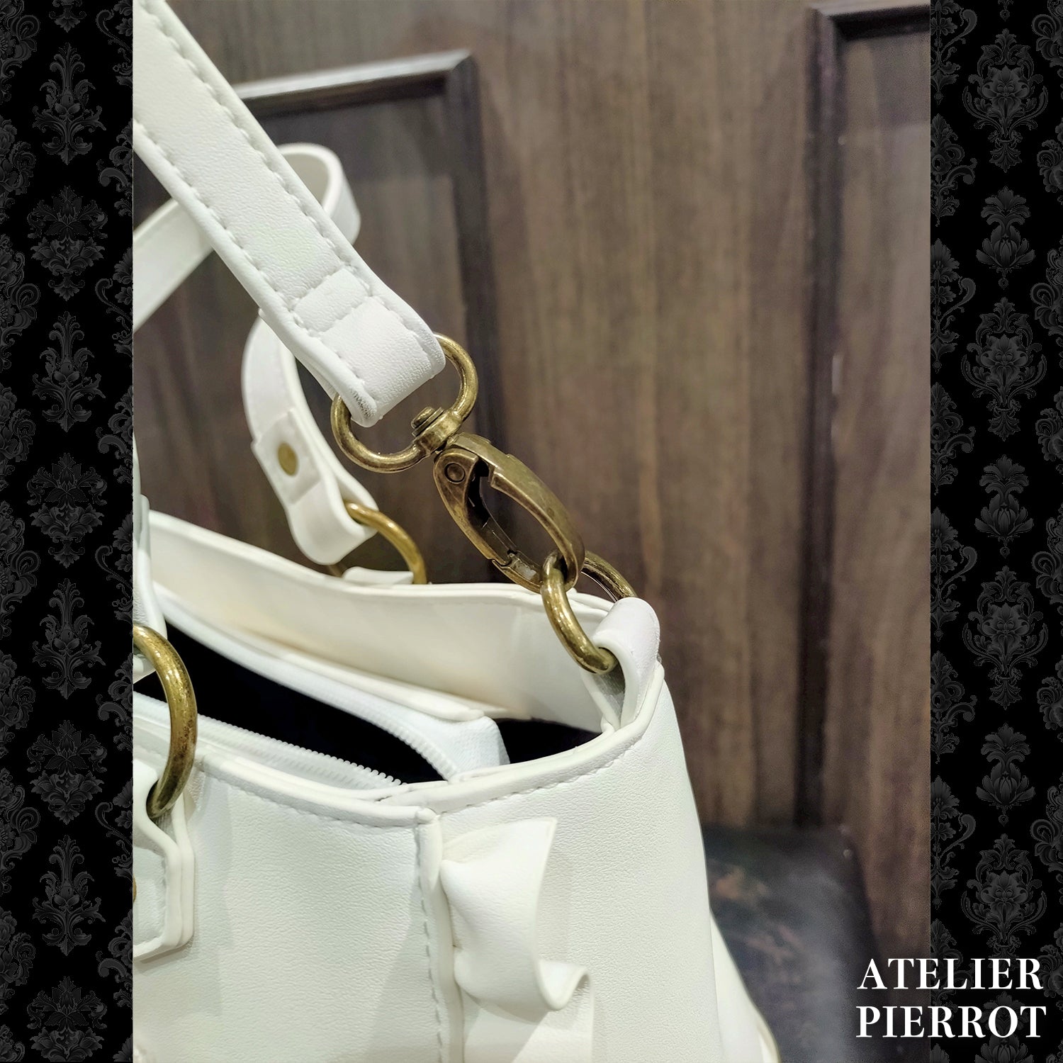 【ATELIER PIERROT】 ★ご予約受付中★ “Secret Reliquary” Lace-Up Bag ホワイト/ブラック×ボルドー/ブラック