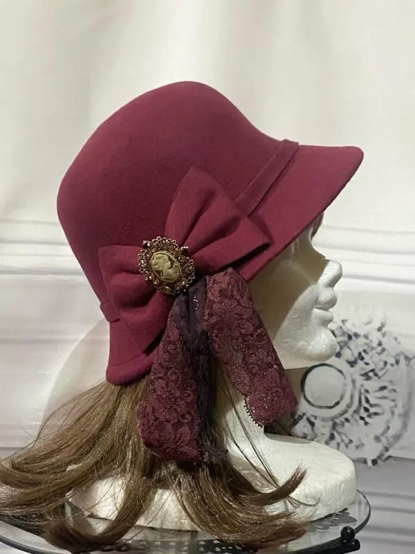 【MARBLE】マーブル アンティークカメオ付き帽子:赤×アンティークゴールドカメオ