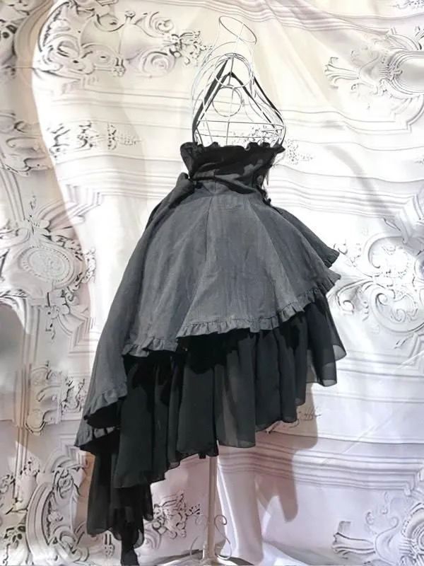 High waist drape skirt with emblem decorative chain: black x white ruffles★Not eligible for SALE★