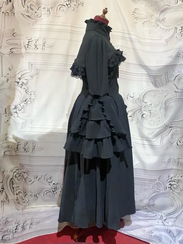 【MARBLE】マーブル クラシカル調ロングブラウスワンピース+ショート丈モダンジャケット+十字架ネックレス:黒×黒