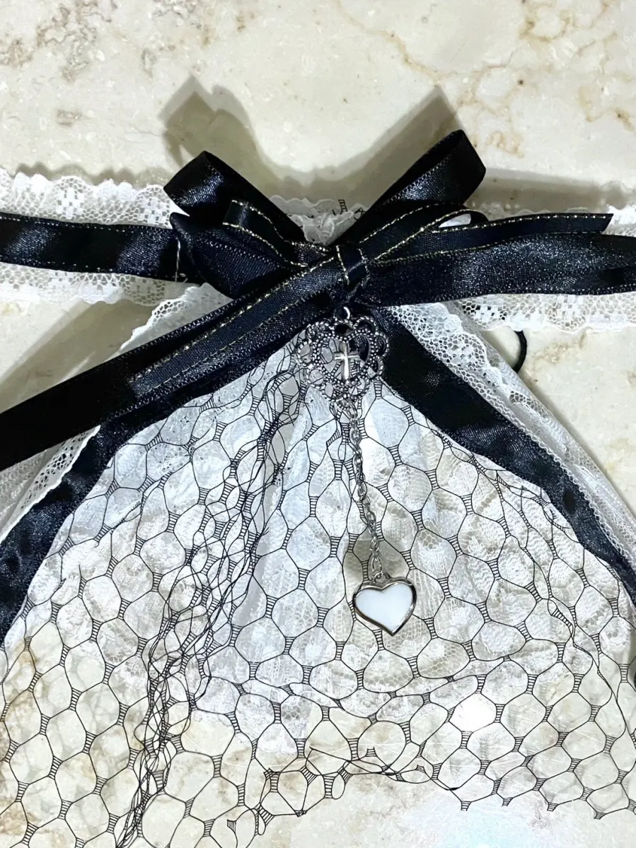 【MARBLE】マーブル クラシカルカメオコサージュ付き3WAYヘッドドレス:黒白×黒ネット(アンティークシルバー十字架/白ハート)