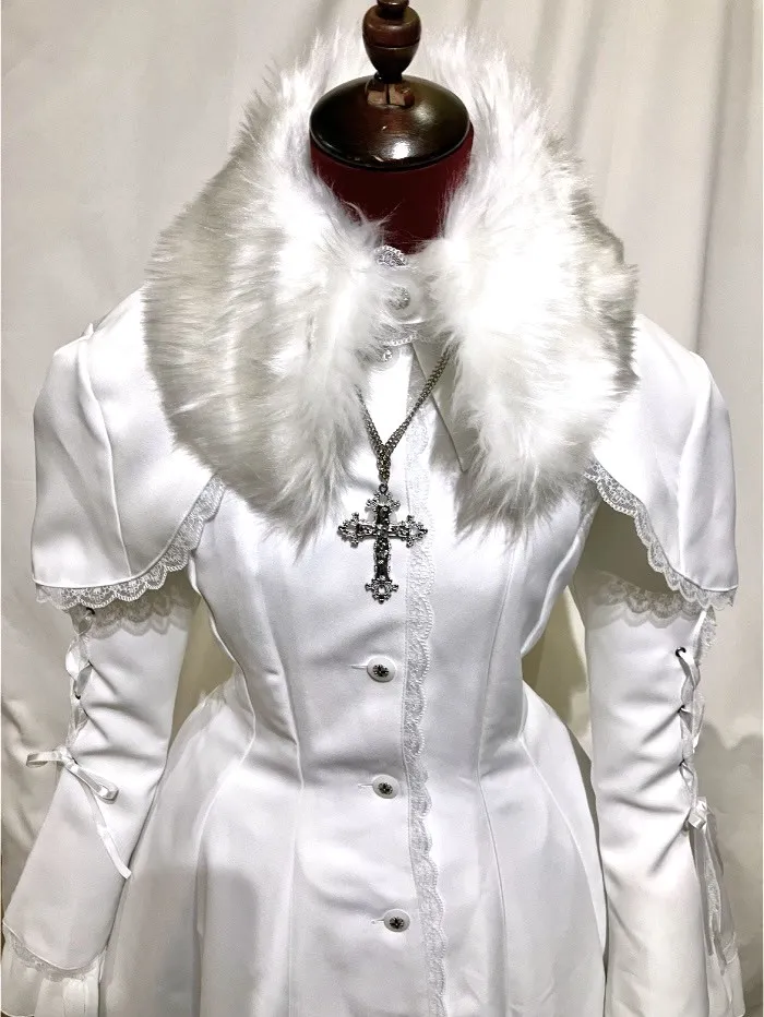 【MARBLE】マーブル デコレーションクロス付きファー衿ケープ+袖あみあげロングフレアコート:白