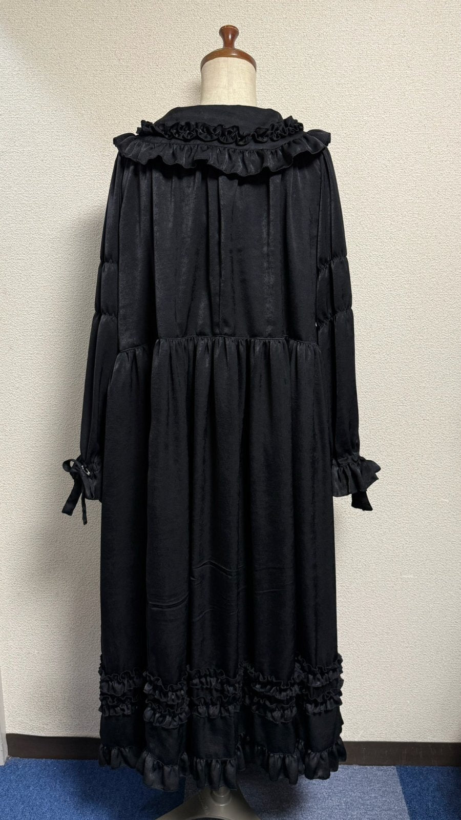 【Physical Drop】フィジカルドロップ 大衿フリルワンピース【黒・ポリエステル生地】