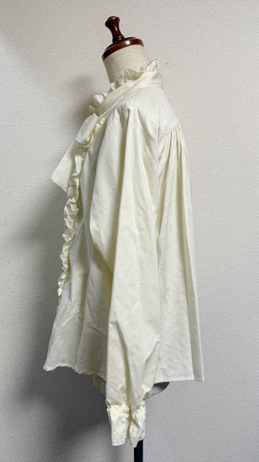 【Physical Drop】フィジカルドロップ スタンドカラーフリルブラウス【生成・ブロード生地】