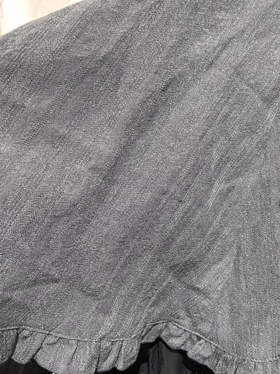 エンブレム飾りチェーン付きハイウエストドレープスカート:グレーストライプ×黒フリル◆LL~3Lサイズ◆ル★SALE対象外★