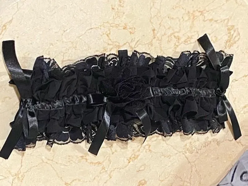【MARBLE】带大理石蕾丝玫瑰的卷边荷叶边头饰:黑色×黑色蕾丝×黑色蕾丝玫瑰