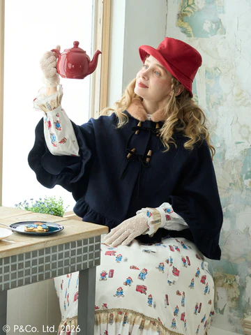 【Victorian maiden】ヴィクトリアンメイデン Paddington™ ダッフルケープ ベージュ/ボルドー/ネイビー