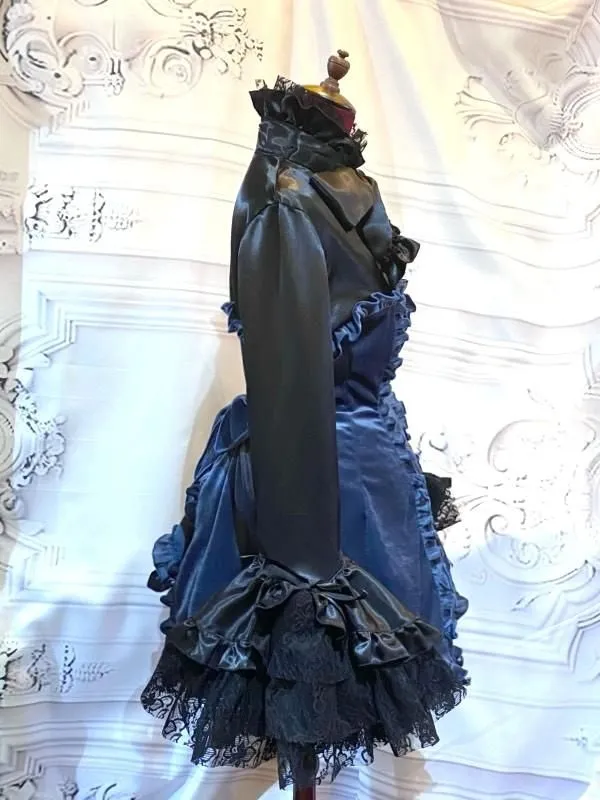 【MARBLE】マーブル ブラウス付き風ワンピース+ボリュームリボンフリルスカート+リボンコサージュ:黒×青ベロア