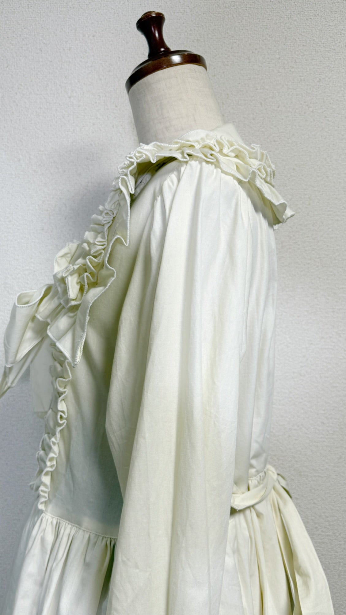 【Physical Drop】フィジカルドロップ 大衿フリルワンピース【生成・ブロード生地】