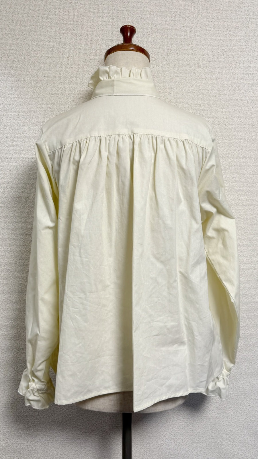 【Physical Drop】フィジカルドロップ スタンドカラーフリルブラウス【生成・ブロード生地】