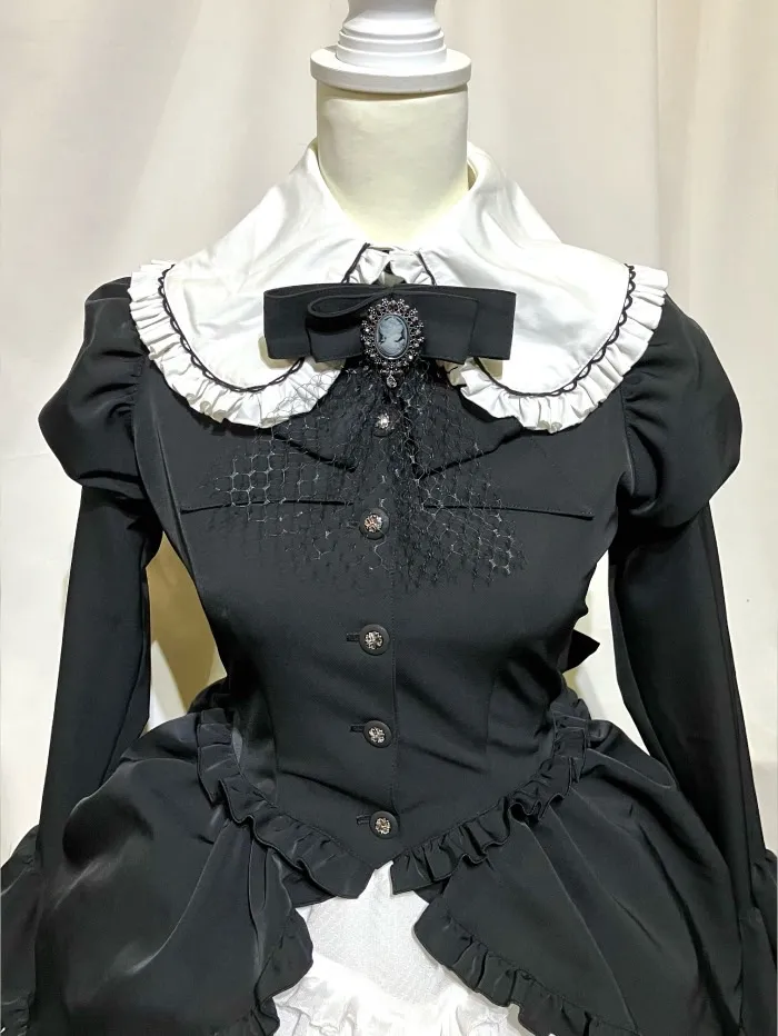 【MARBLE】マーブル カメオタイ付きクラシカルバッスルリボンワンピース +レイヤードV字フェミニンスカート:黒×白刺繍柄フリル