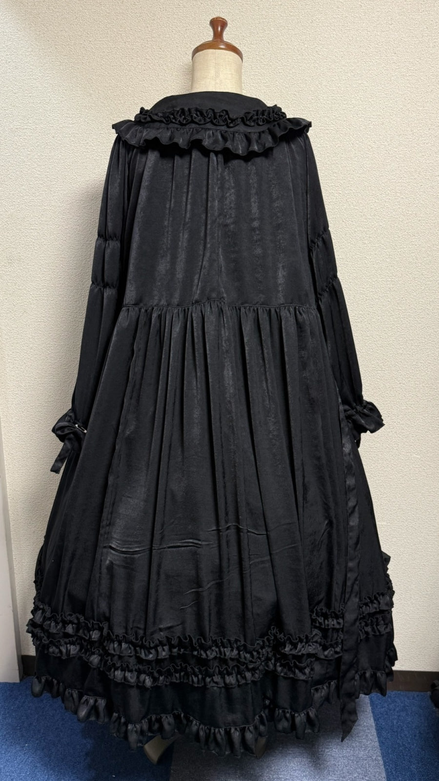 【Physical Drop】フィジカルドロップ 大衿フリルワンピース【黒・ポリエステル生地】