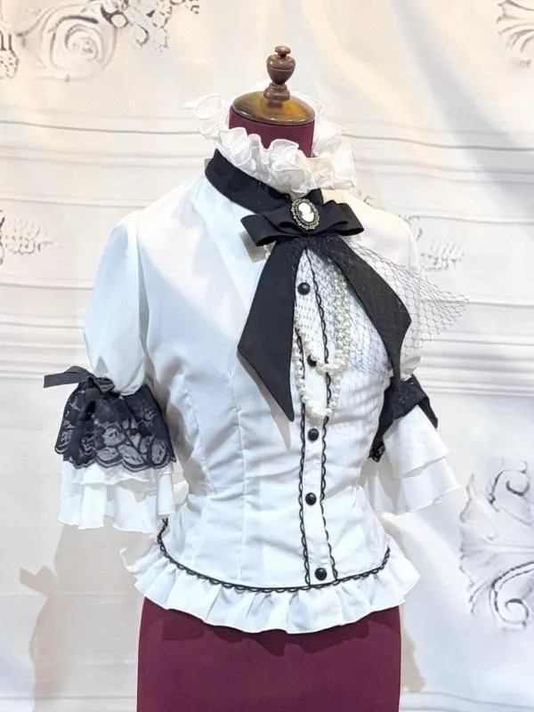 【MARBLE】マーブル カメオタイ付きパールデコレーションクラシックブラウス:白×黒レース