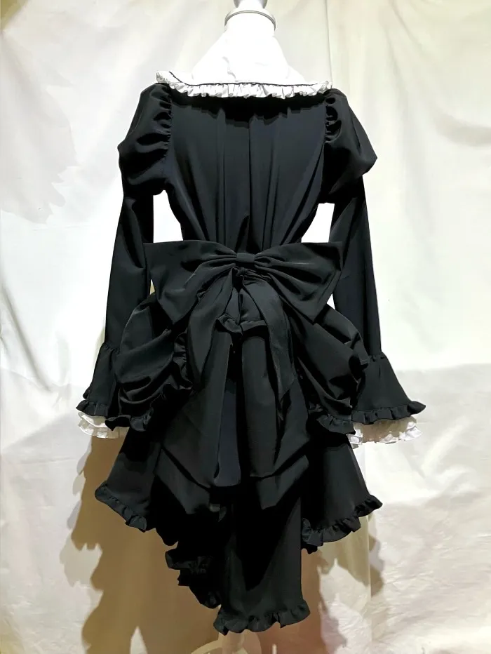 【MARBLE】マーブル カメオタイ付きクラシカルバッスルリボンワンピース +レイヤードV字フェミニンスカート:黒×白刺繍柄フリル