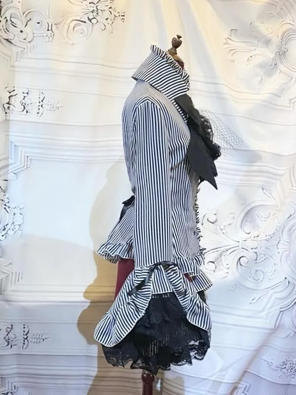 【MARBLE】マーブル 別タイ付きクラシカルデコレーションブラウス:白地黒ストライプ×黒×黒レース×黒白カメオ